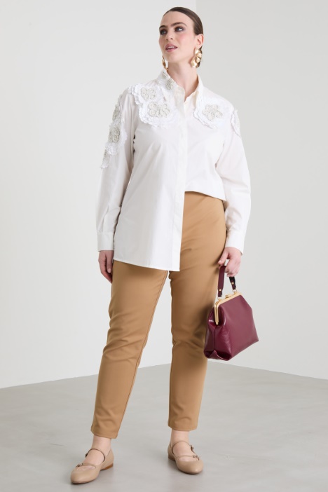 Camicia con ricami in tono Intrend