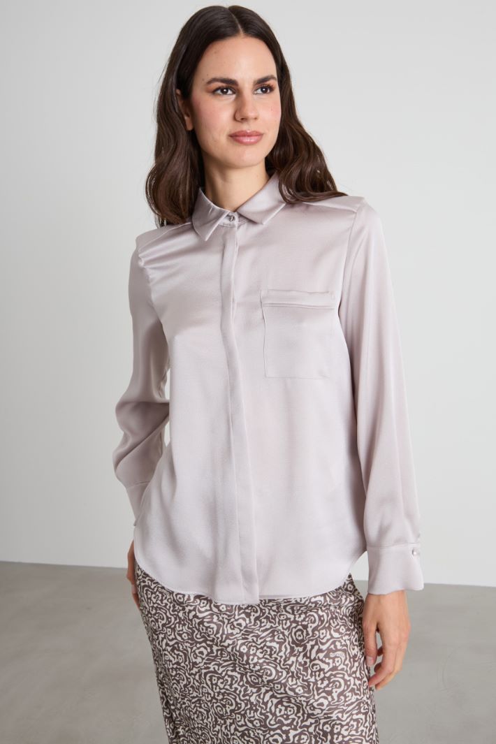 Camicia in raso martellato Intrend