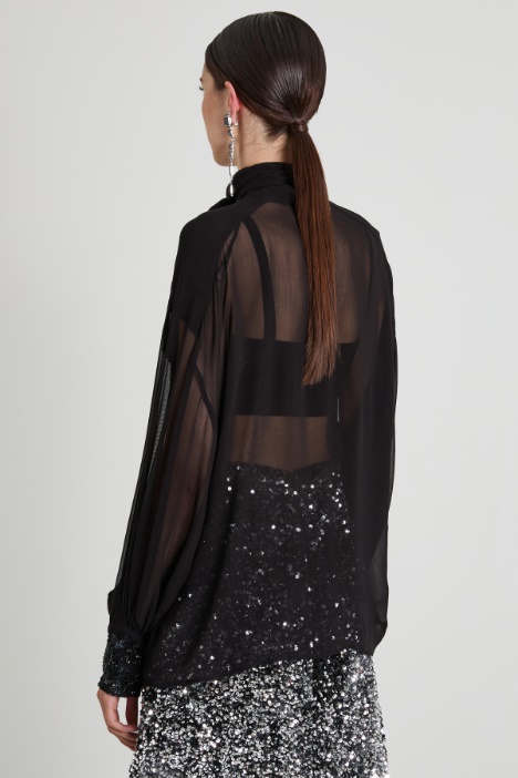 Blusa con puños bordados