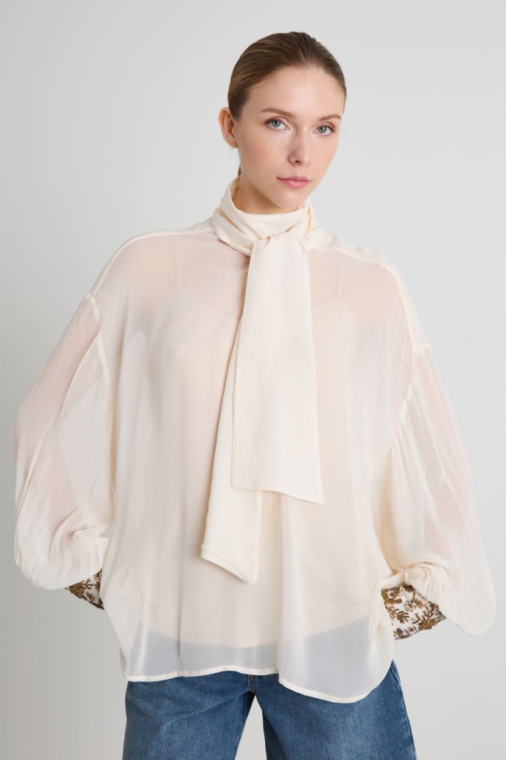 Blusa con polsini ricamati Intrend