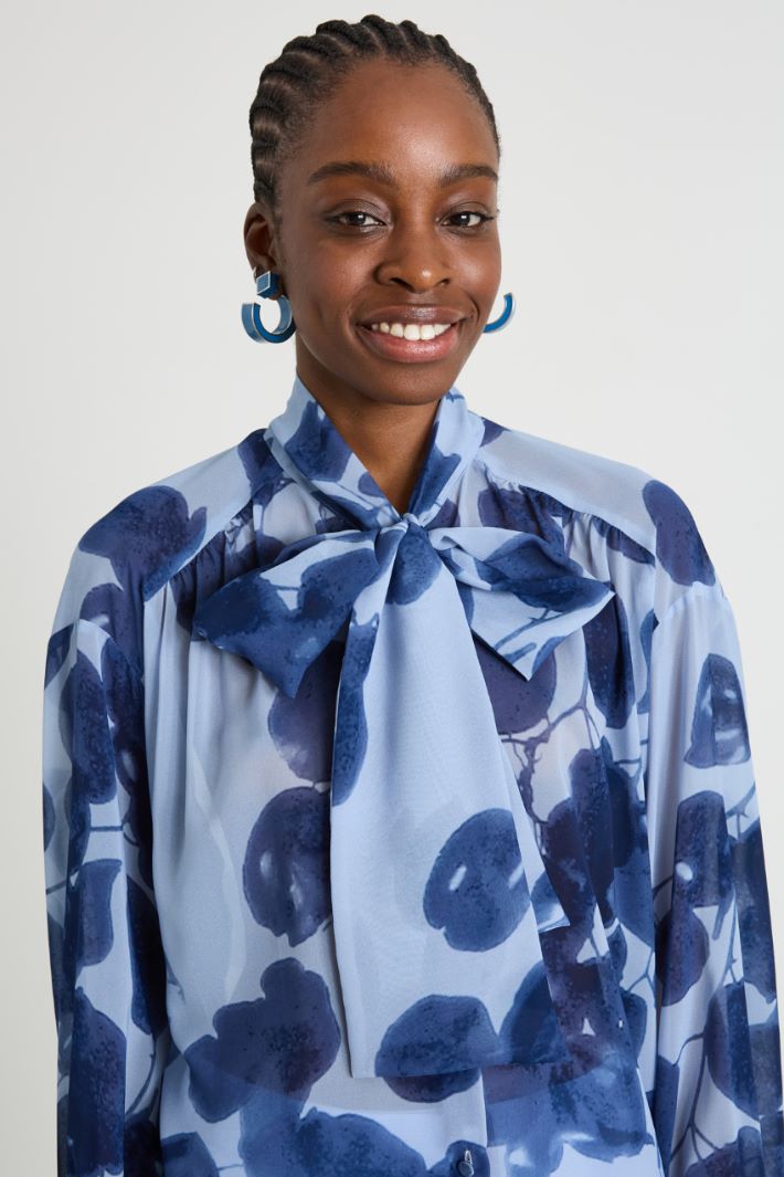 Pussy-bow collar shirt Intrend - 4