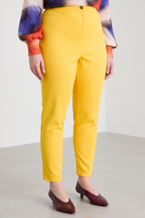 Pantaloni slim in tela