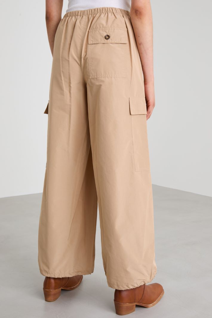 Pantaloni cargo con coulisse