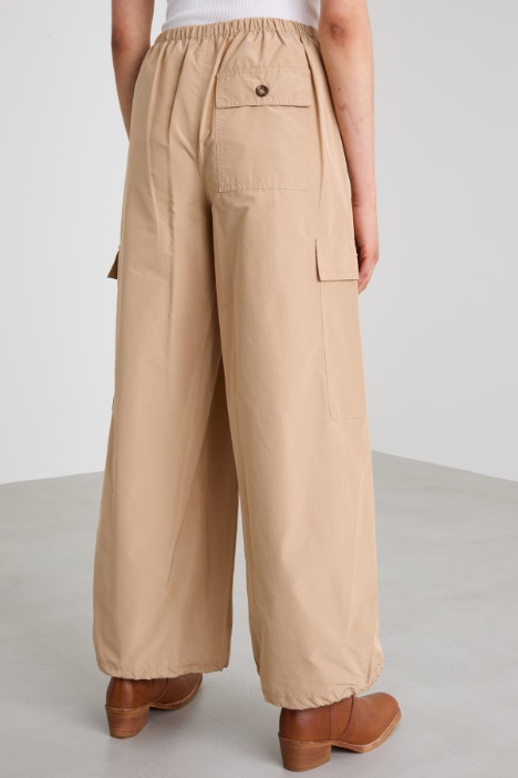 Pantalones cargo con cordón