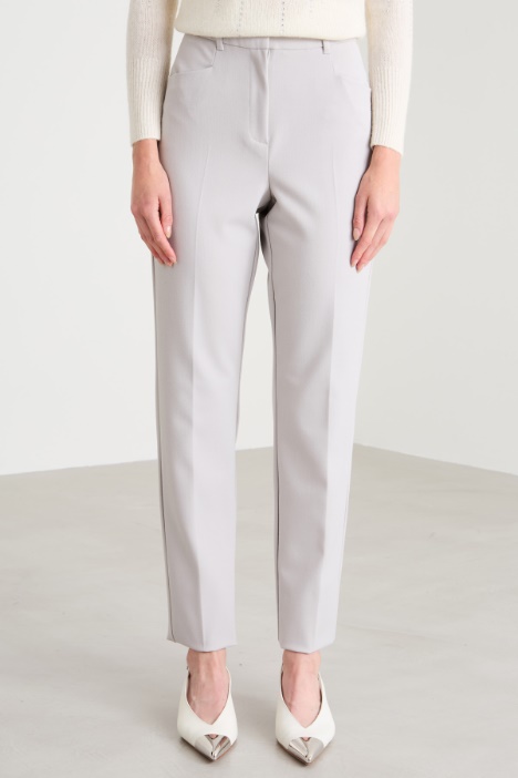 Pantaloni semi aderenti