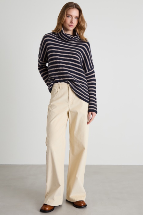 Corduroy trousers Intrend