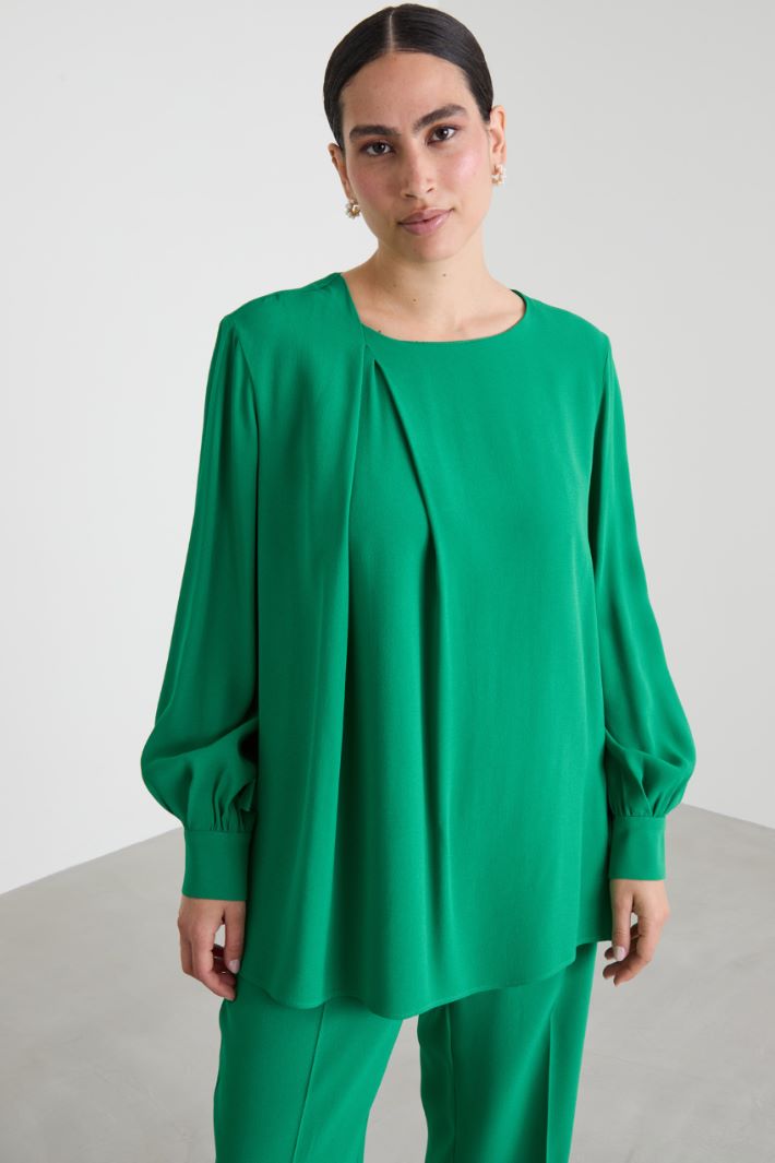Blouse with counter pleat Intrend