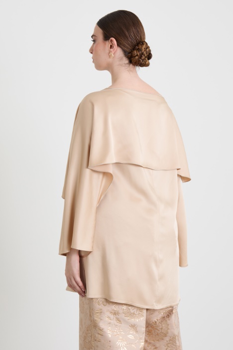 Tunica asimmetrica in enver satin