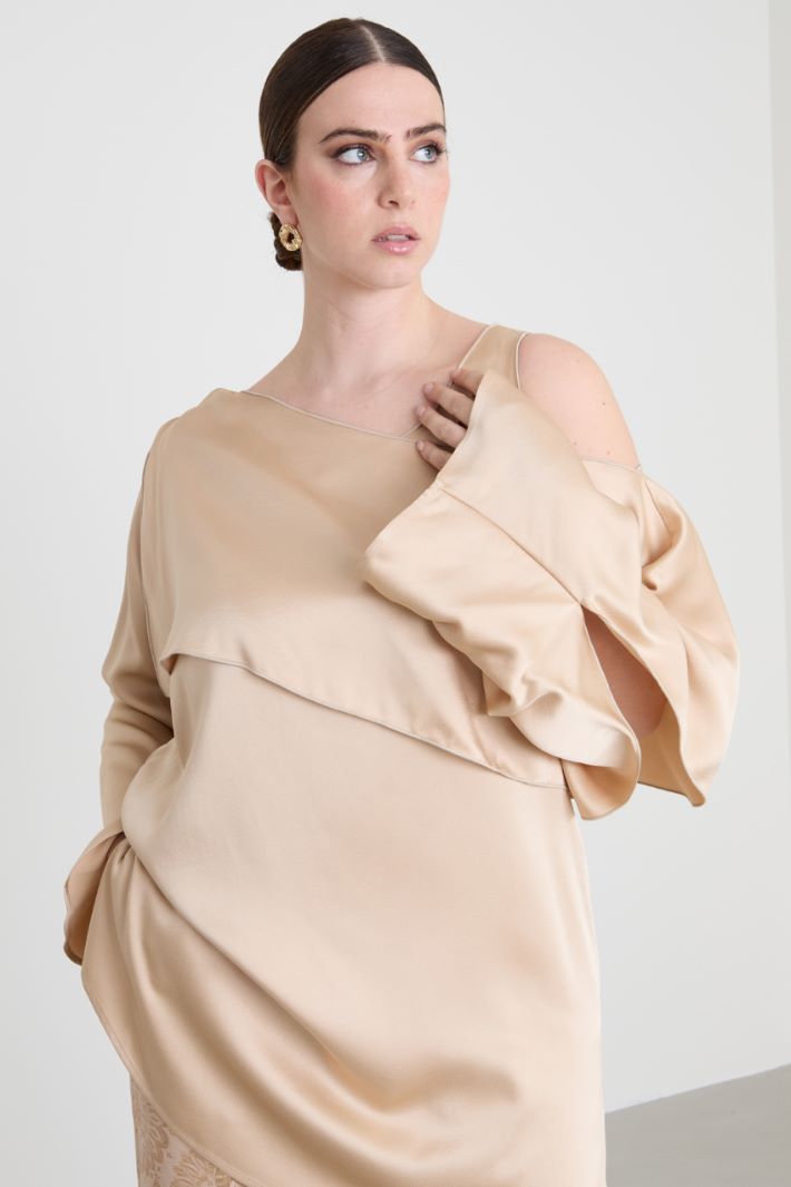 Asymmetrical envers satin tunic Intrend