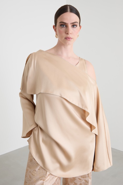 Tunica asimmetrica in enver satin