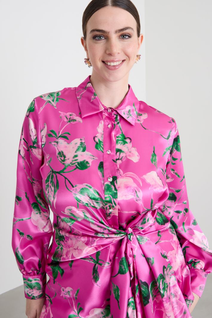 Satin shirt with sash Intrend