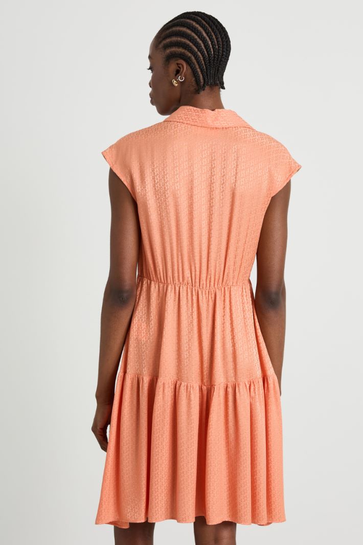 Vestido con volantes Intrend - 3