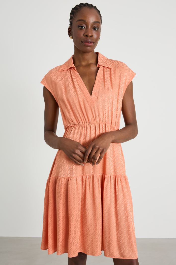 Vestido con volantes Intrend - 2