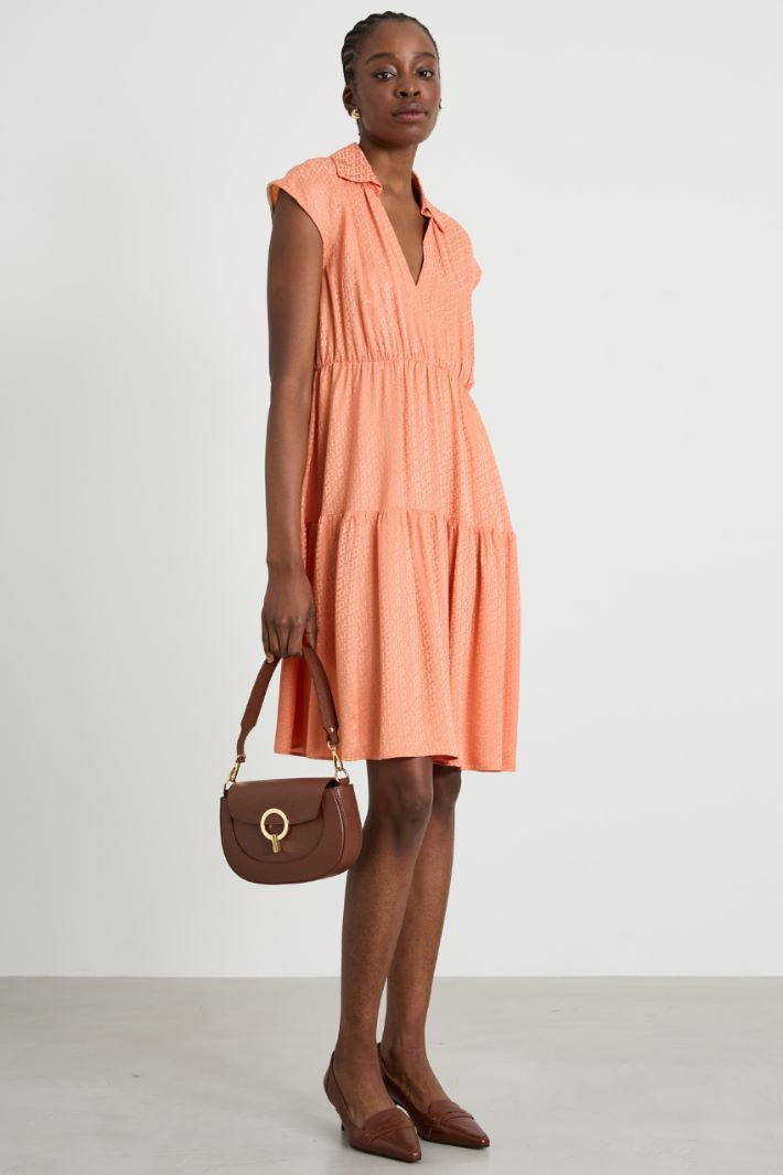Vestido con volantes Intrend
