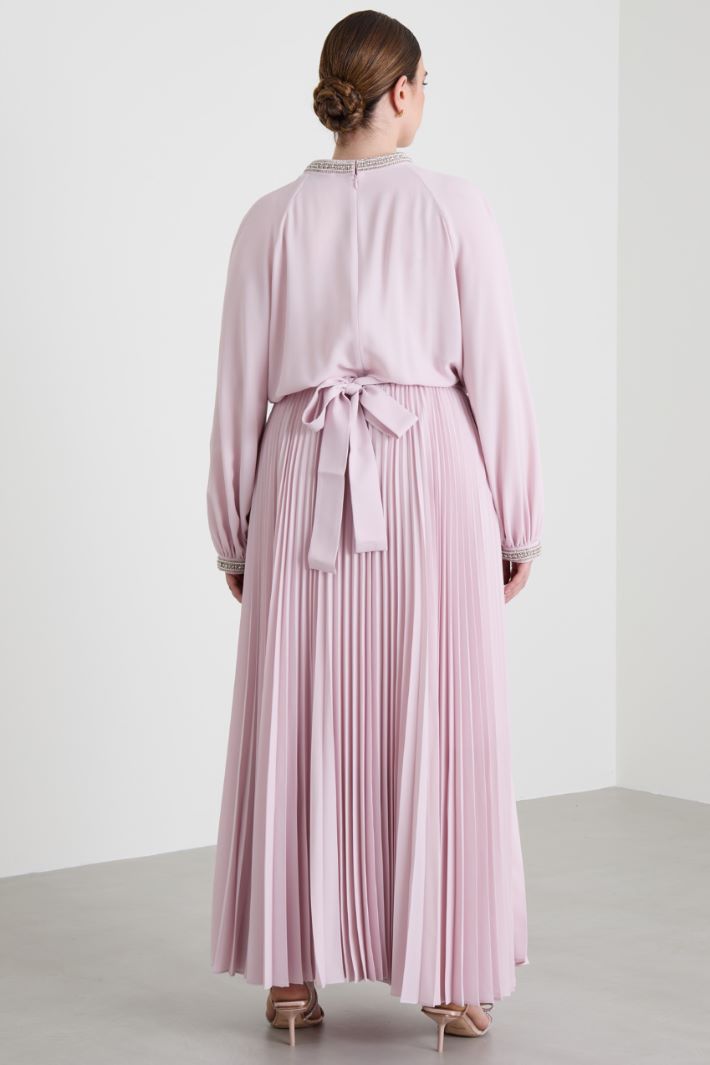 Crepe dress with embroidery Intrend - 3