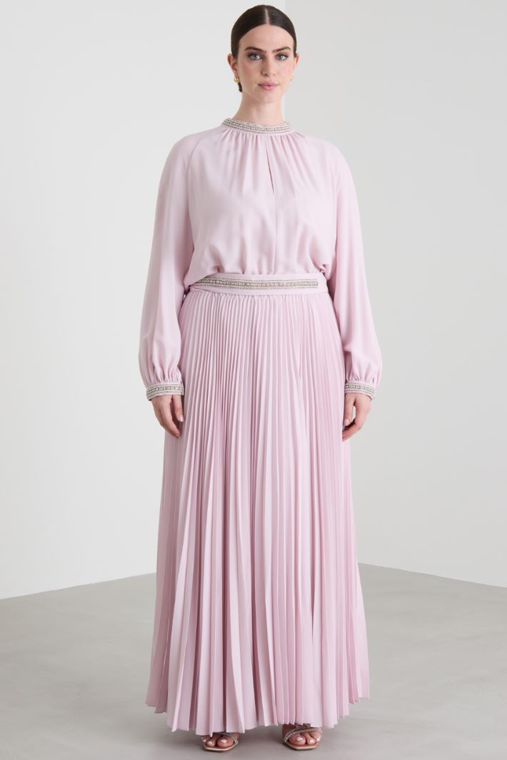 Crepe dress with embroidery Intrend - 2