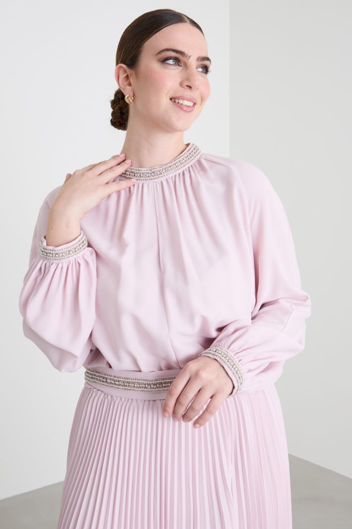 Crepe dress with embroidery Intrend - 4