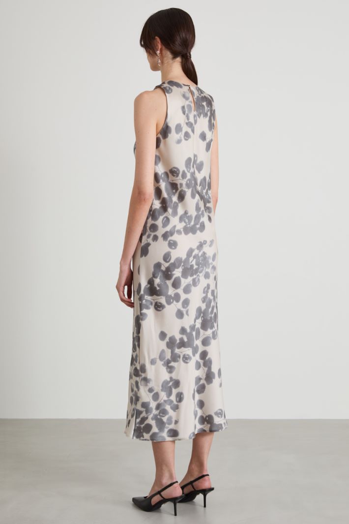 Figure-skimming dress Intrend - 3