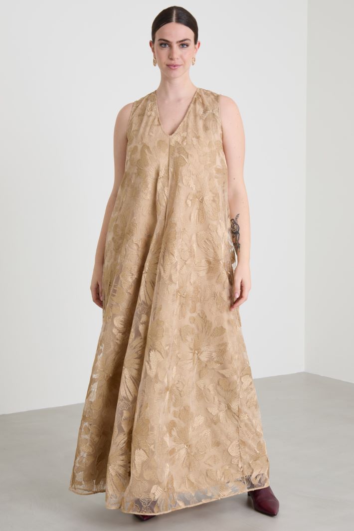Abito lungo in tulle ricamato Intrend