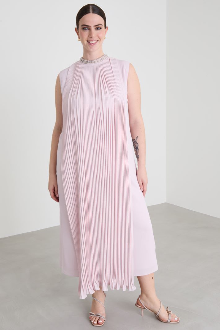 Vestido de crepé plisado Intrend - 2
