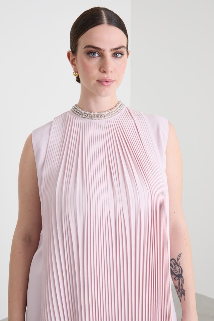 Vestido de crepé plisado Intrend - 4