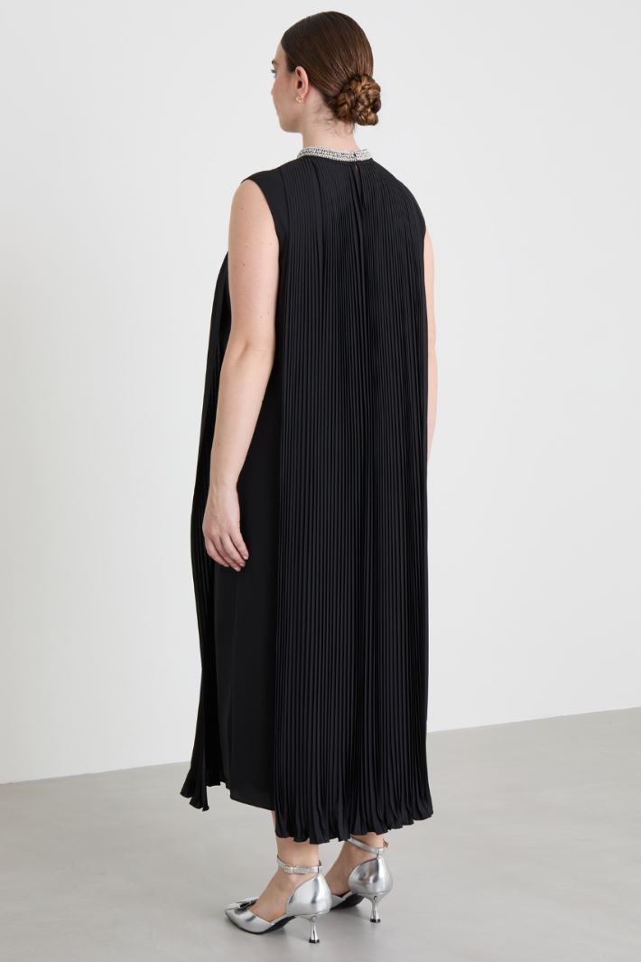 Vestido de crepé plisado Intrend - 3