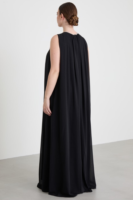 Vestido largo de crepé