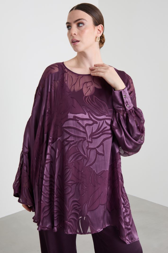 Tunic with asymmetrical sleeves Intrend