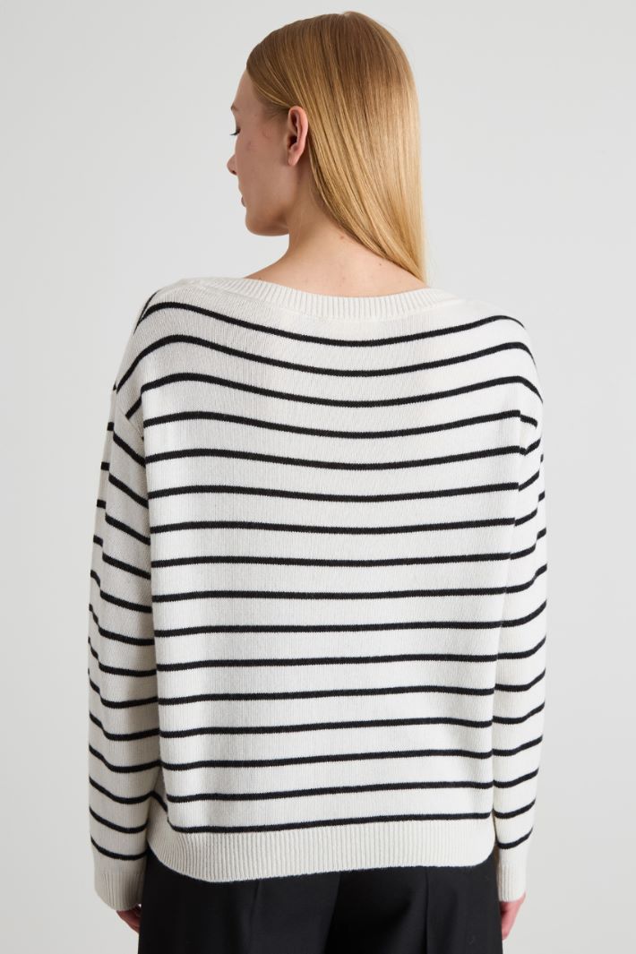 Sweater with lamé embroidery Intrend - 4