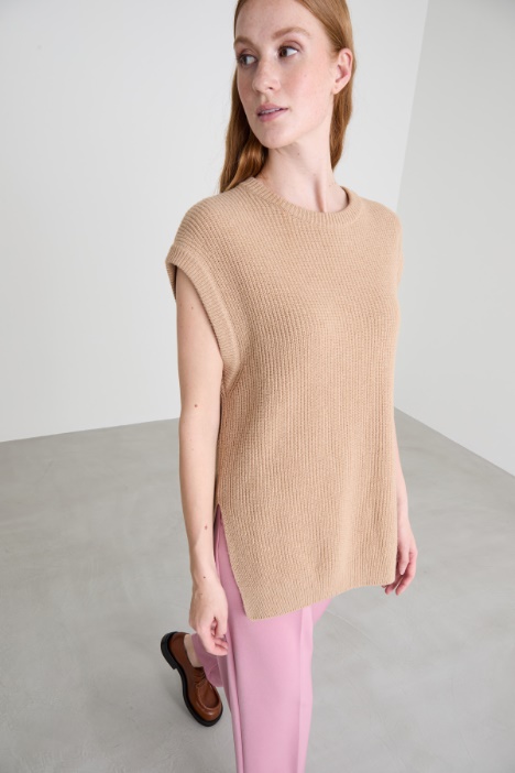 Maglia smanicata a coste