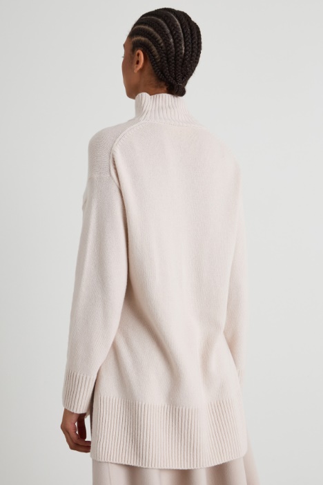 Maglia lunga a collo alto