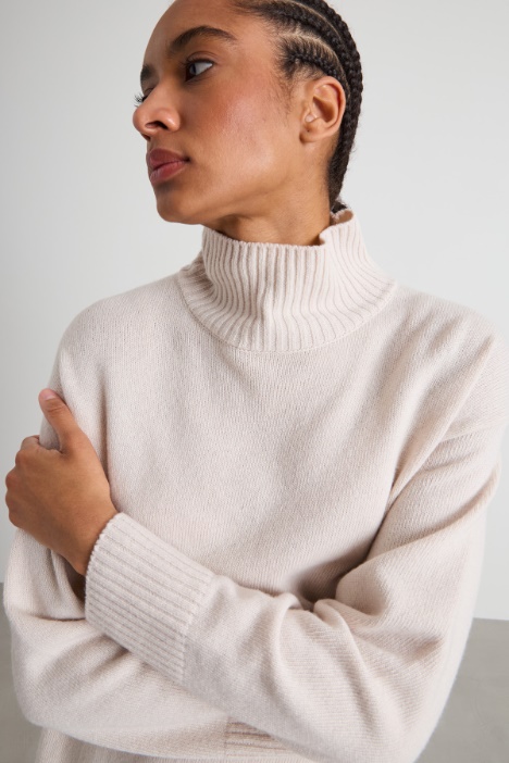 Maglia lunga a collo alto