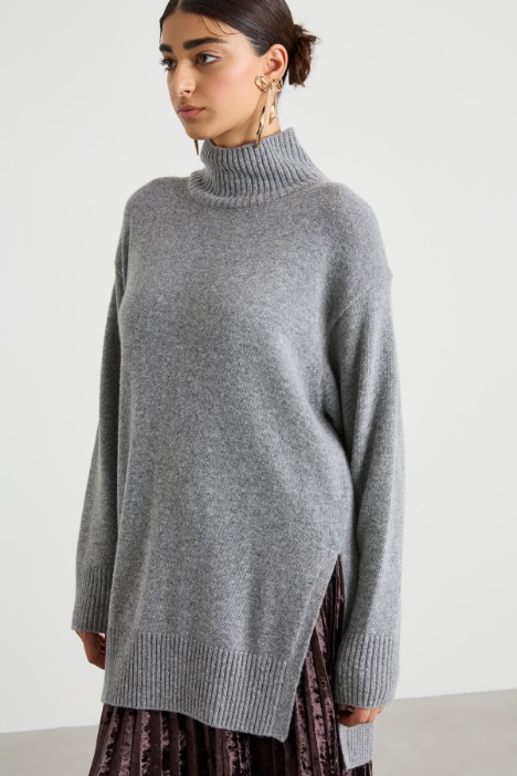Maglia lunga a collo alto Intrend