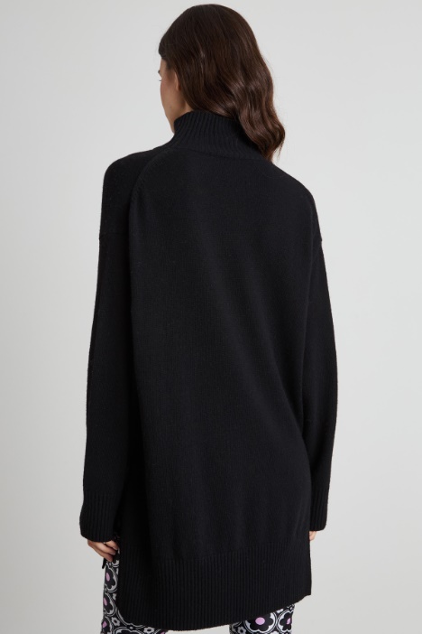 Maglia lunga a collo alto