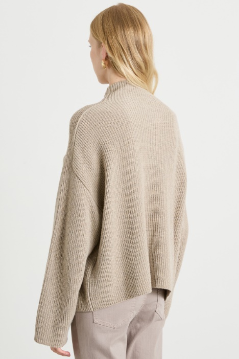 Suéter de cuello cráter