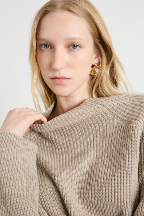 Suéter de cuello cráter