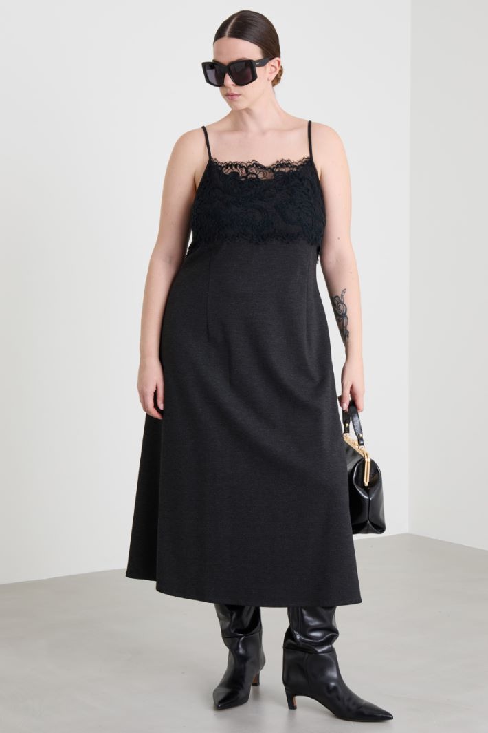 Jersey and lace slip Intrend