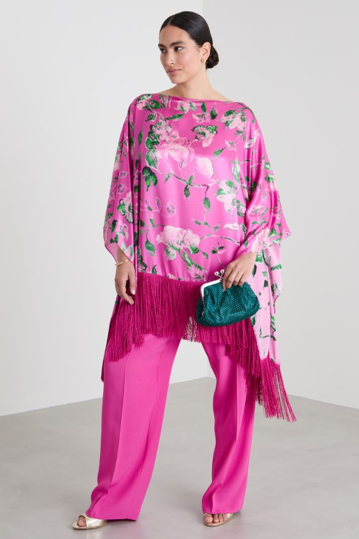 Satin poncho with fringes Intrend