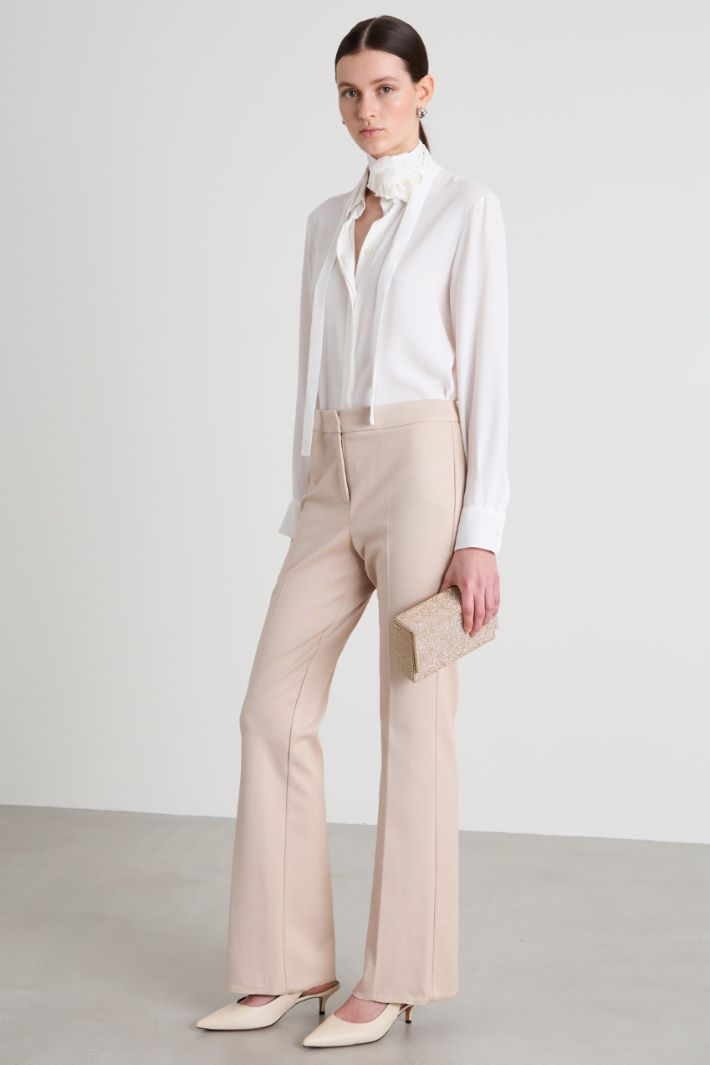 Pantalones acampanados de punto jacquard Intrend