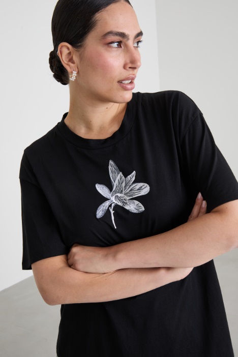 T-shirt in jersey con ricamo