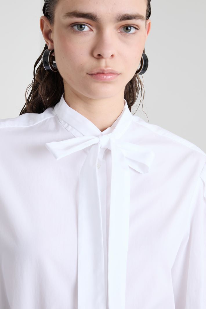Shirt with with a ribbon to tie Intrend - 4