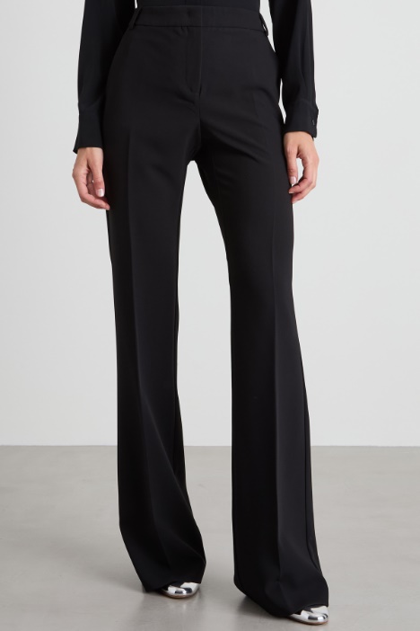 Pantaloni flare