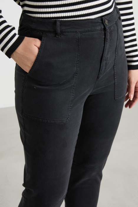 Pantaloni in gabardina