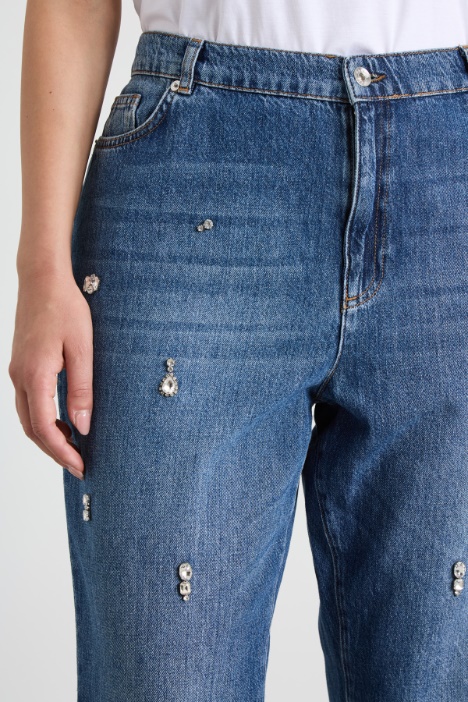 Jeans boyfriend con ricami