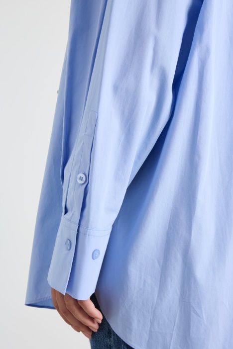 Camisa de popelina con bordado