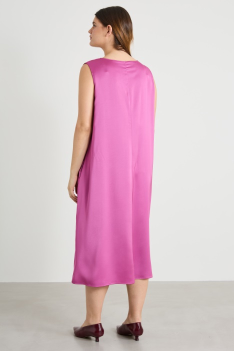 Vestido acampanado de satén