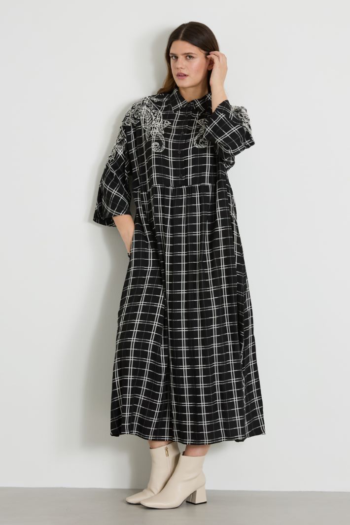 Long dress with embroidery Intrend - 2