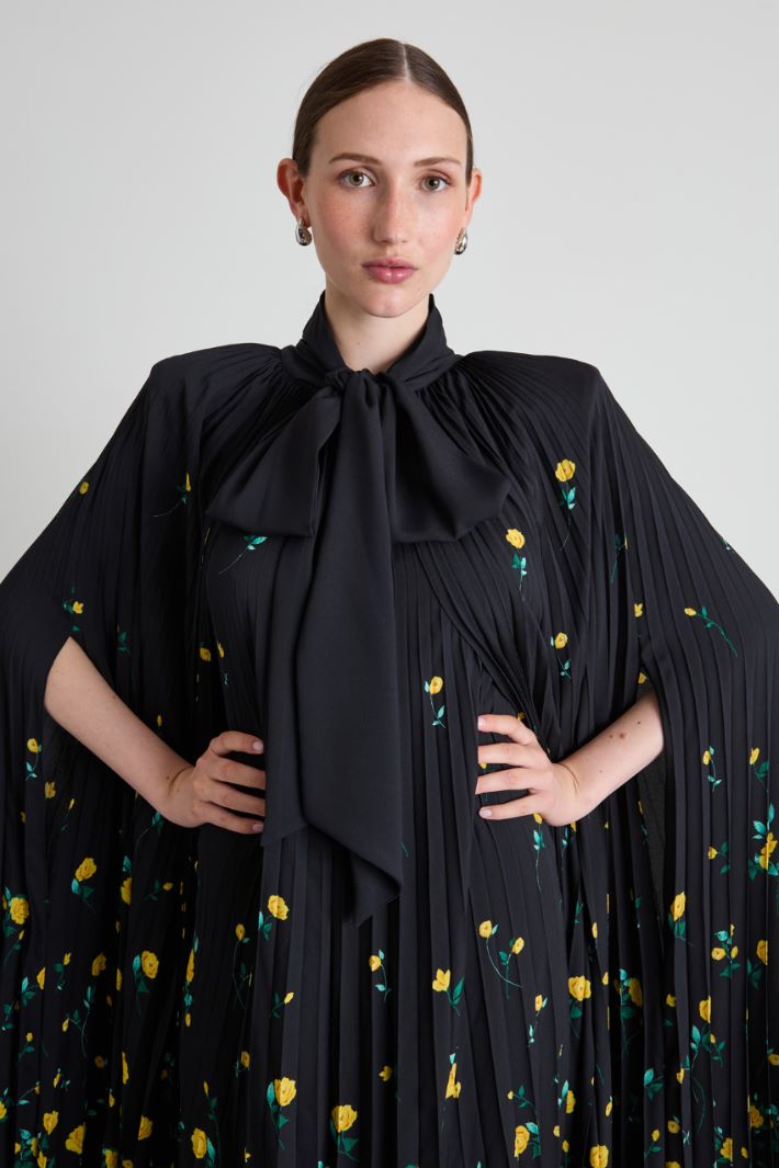 Wide cape dress Intrend - 2