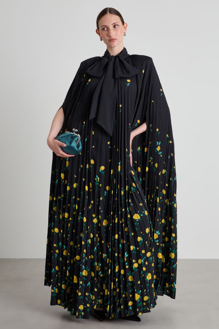 Wide cape dress Intrend