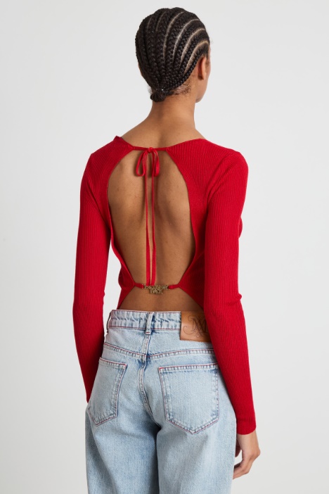 Camisa con espalda descubierta